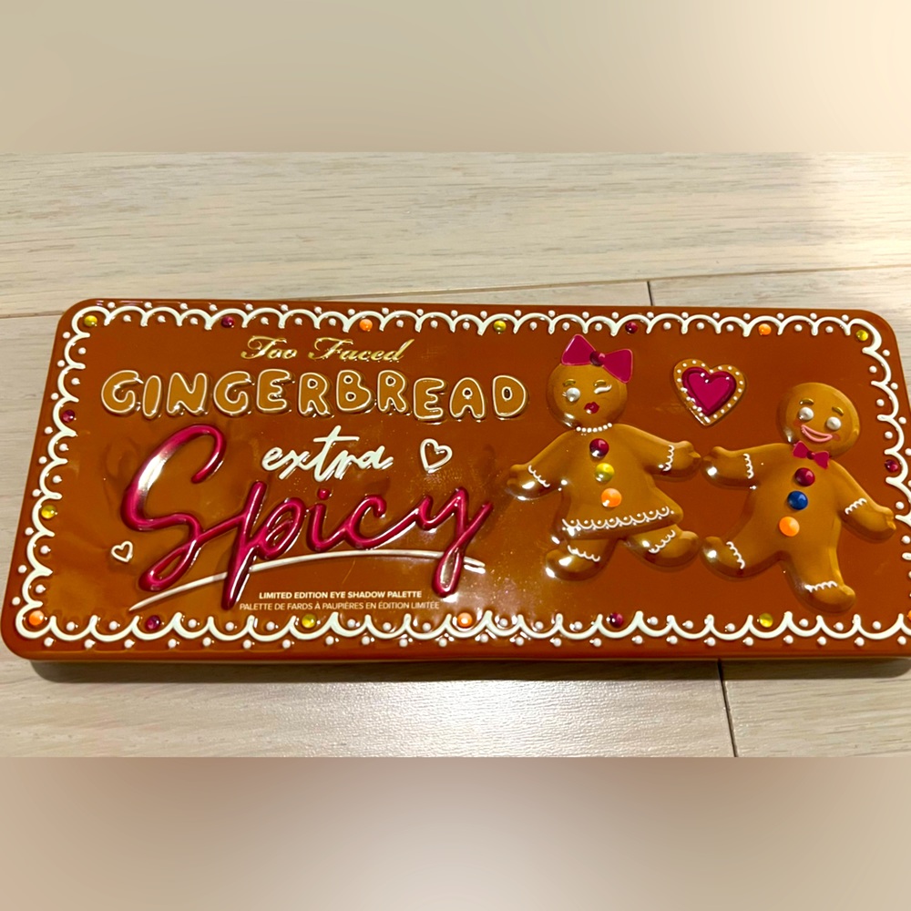 Too faced GengerBread eyeshadow palette